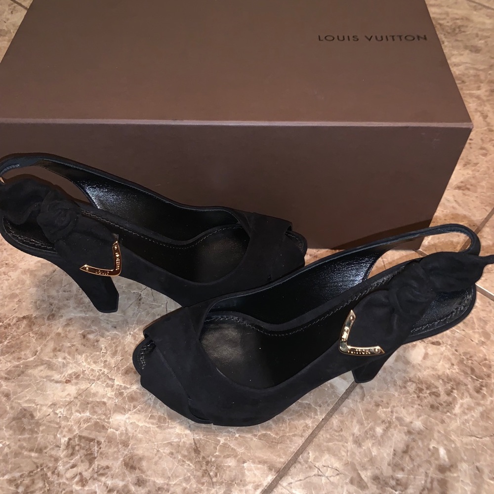 Louis Vuitton peep toe suede pump